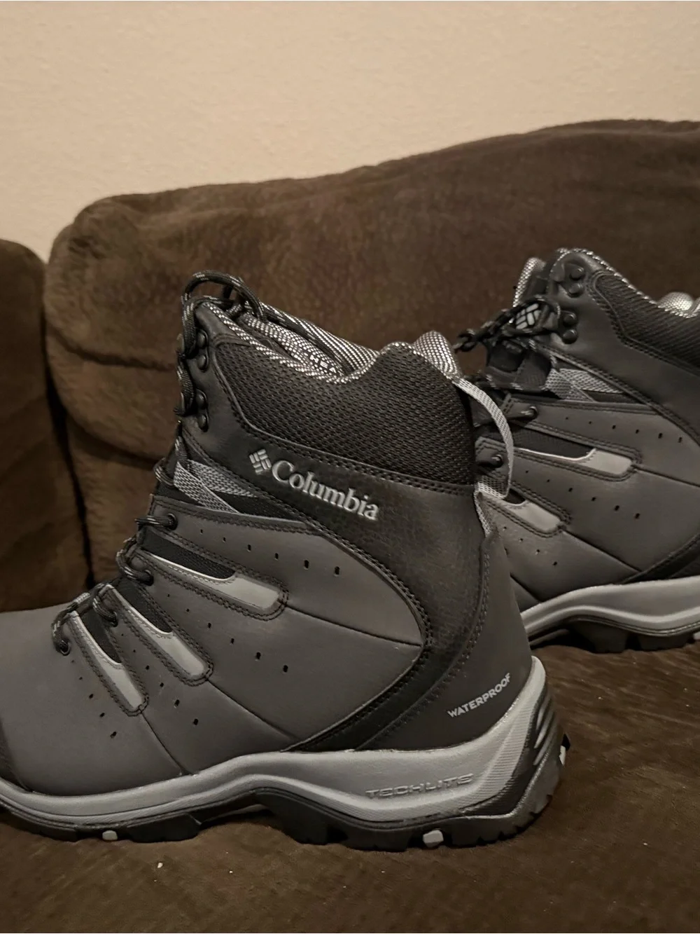 Columbia Men's Gunnison II Omni-Heat Boot - Black and Grey